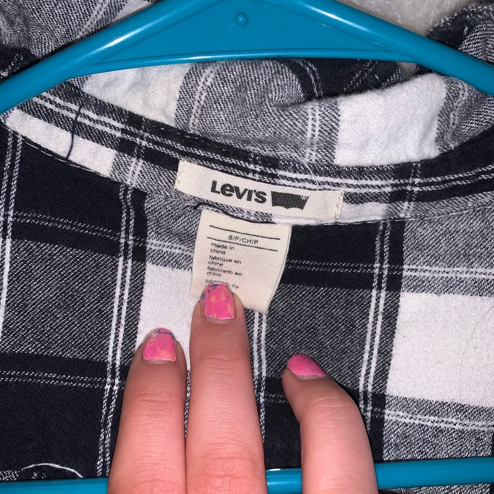 Levi’s flannel - Picture 2 of 2